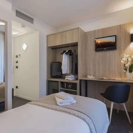 Tourist Hotel